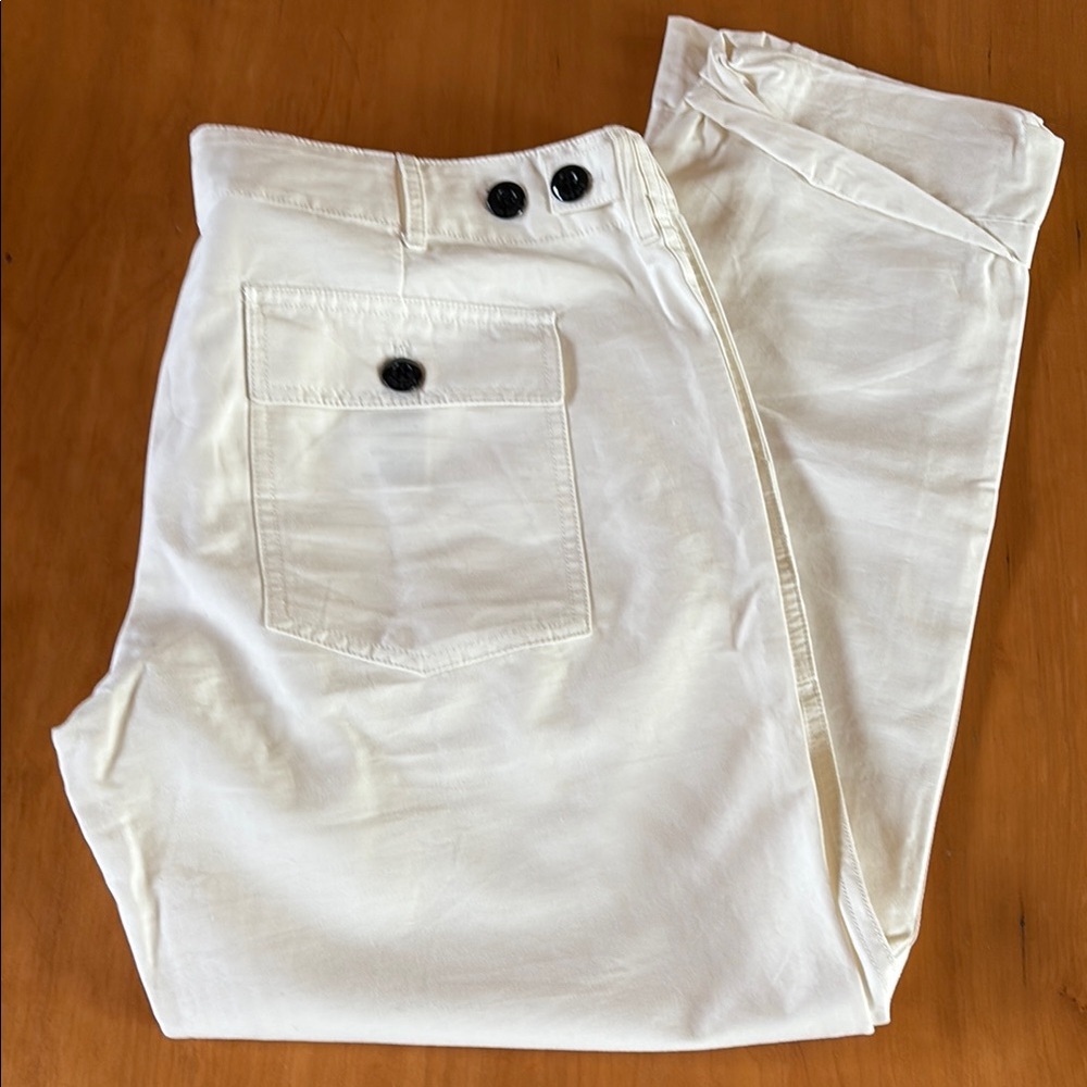 Vis A Vis white Pants with Button Details